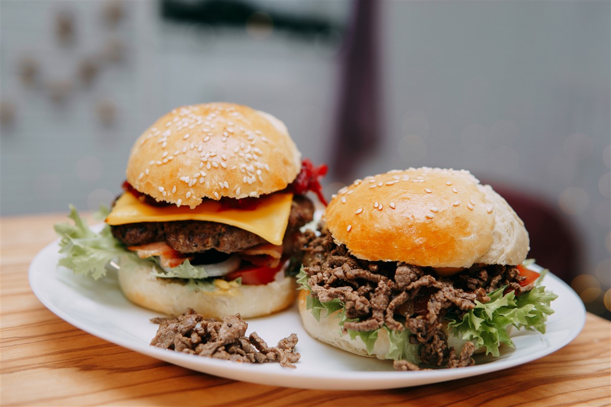 Cuisiner un burger raclette montagnard